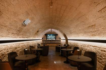 cave, Location de Maisons Haut de Gamme · Sleek House · Normandie